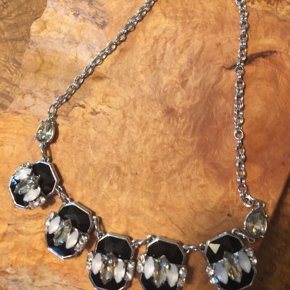 White House Black Market Choker